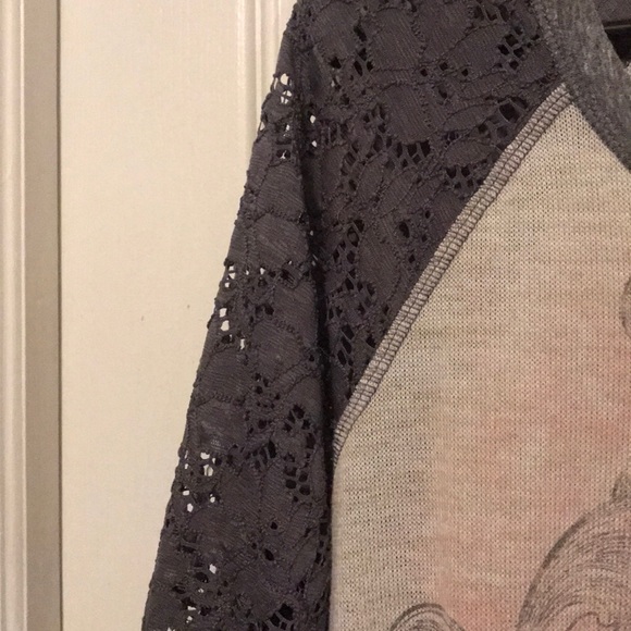 Vanity Cross design lace 3/4 sleeves shirt - Picture 4 of 7